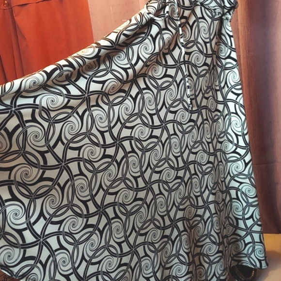 Dress - Picture 5 of 7